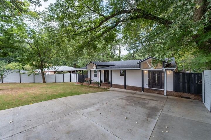Property Photo: 2193 Abner Place NW GA 30318