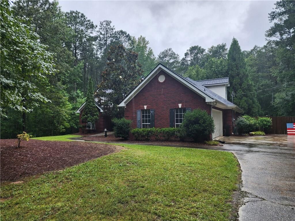 Property Photo: 520 W Lake Drive GA 30054