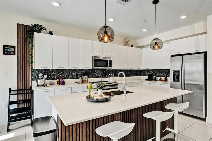 8001 NW 41st St F-109  Miami FL 33166 photo