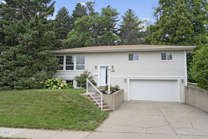 1108 Pioneer Drive  Bismarck ND 58501 photo