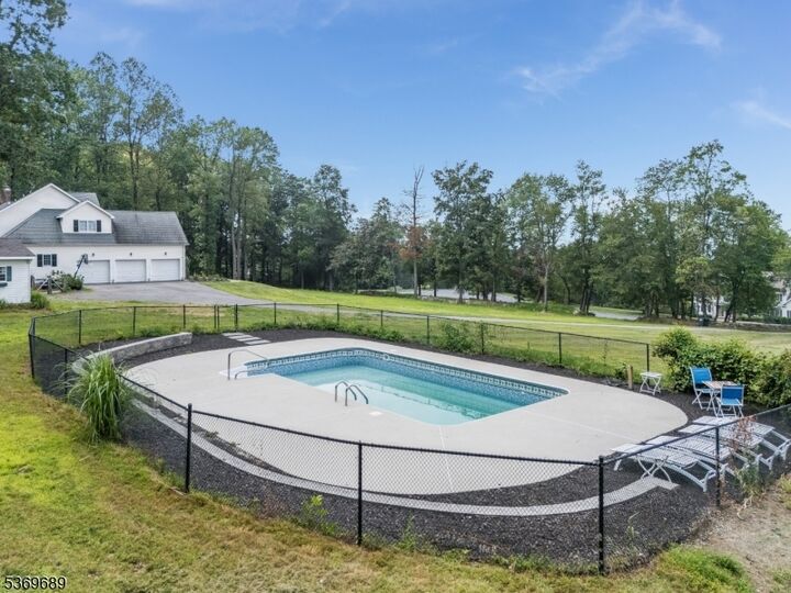 Property Photo:  7 Berkshire Way  NJ 08848 