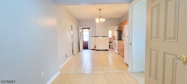 Property Photo:  122 Cross St 2  NJ 07029 