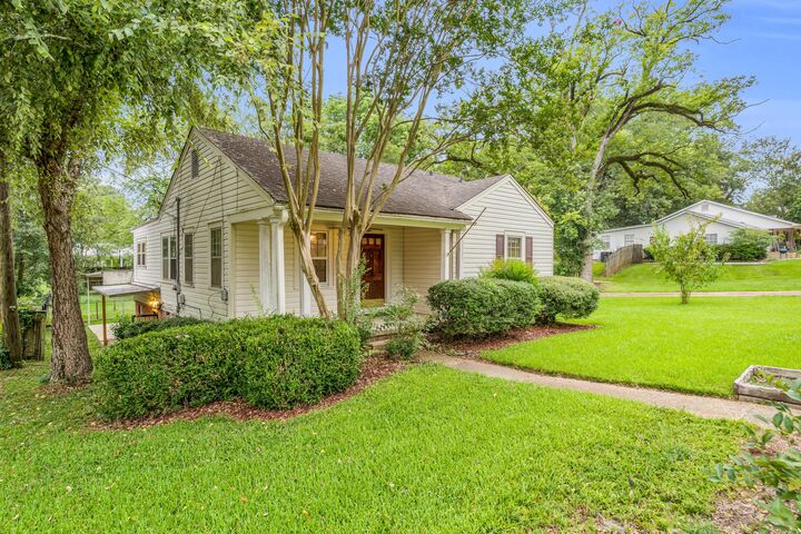 Property Photo:  242 Critz St  MS 39759 