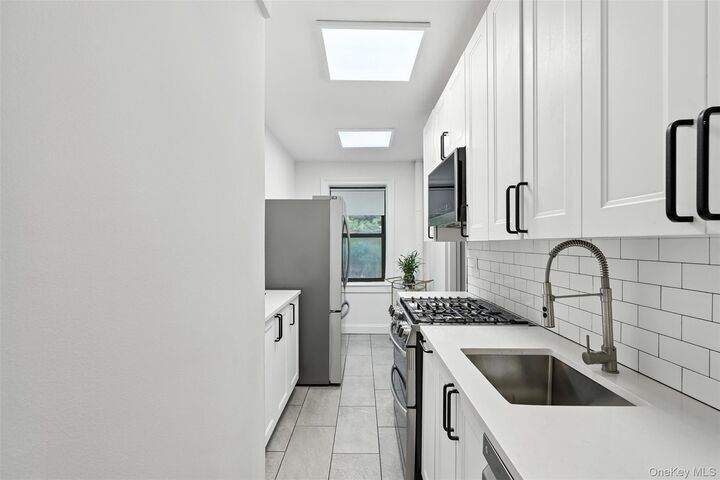 Property Photo:  68 E Hartsdale Avenue 1K  NY 10530 