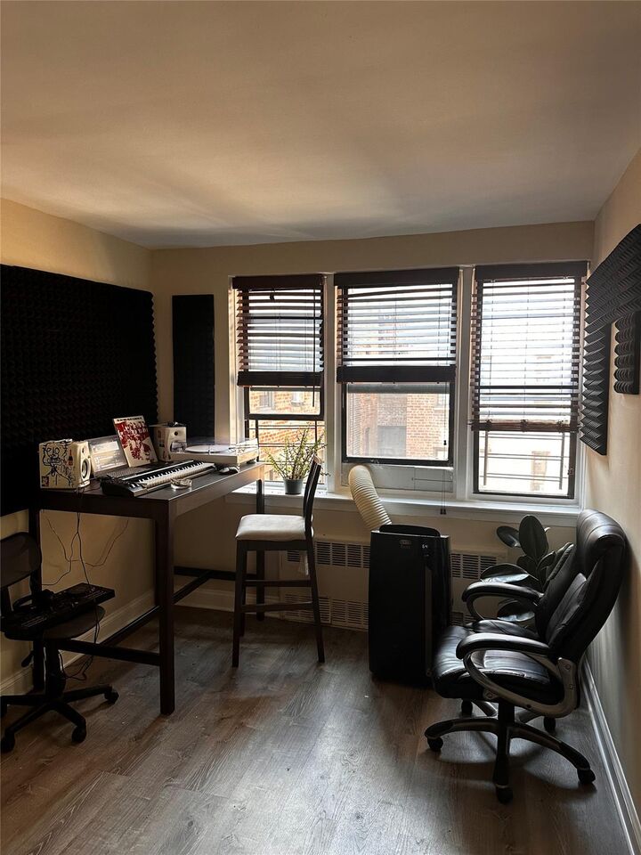 Property Photo:  2640 Marion Avenue 4E  NY 10458 