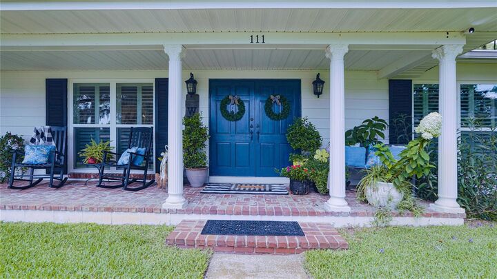 Property Photo: 111 Kingswood Court FL 32773