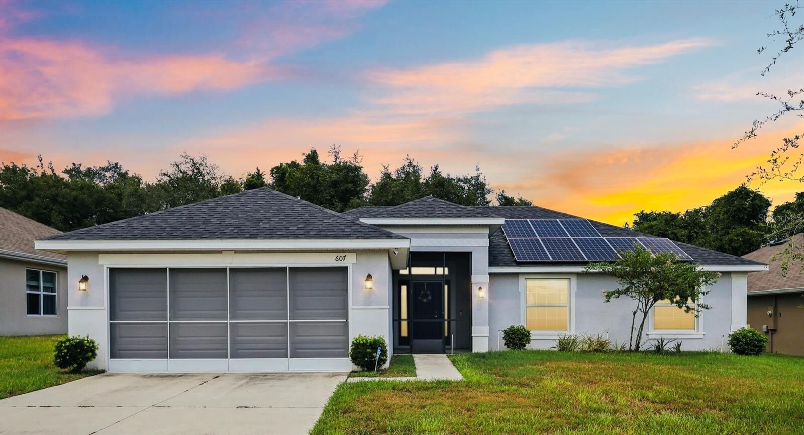 Property Photo: 607 Bradley Way FL 34731