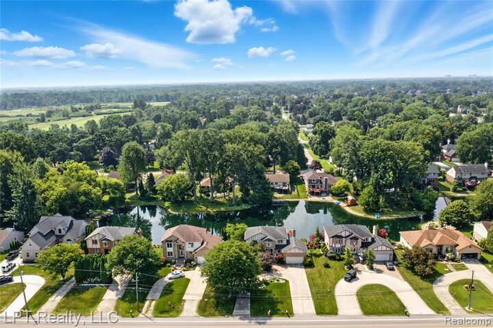 Property Photo:  1142 E South Boulevard  MI 48085 1064 