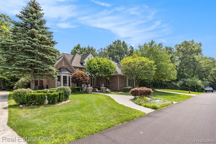Property Photo:  271 Greenan Lane  MI 48362 2173 