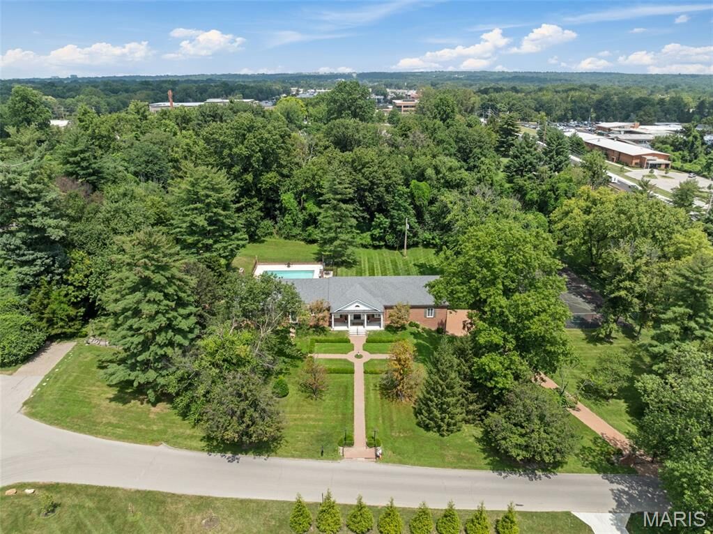Property Photo:  26 Huntleigh Woods  MO 63131 