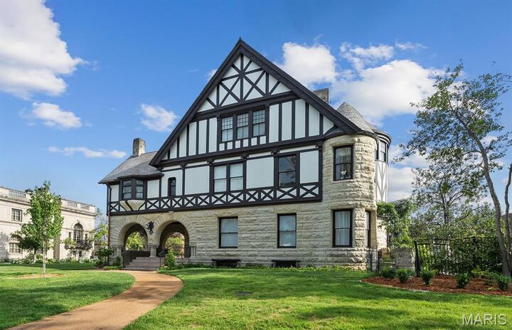 29 Portland Place  St Louis MO 63108 photo