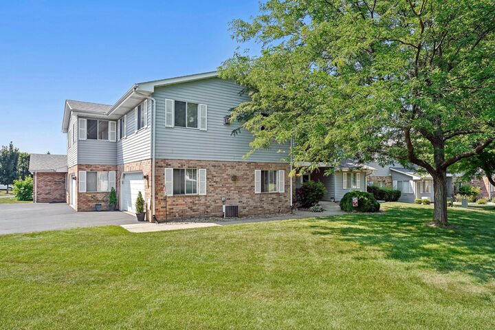 Property Photo:  1117 N Sunnyslope Dr 204  WI 53406 
