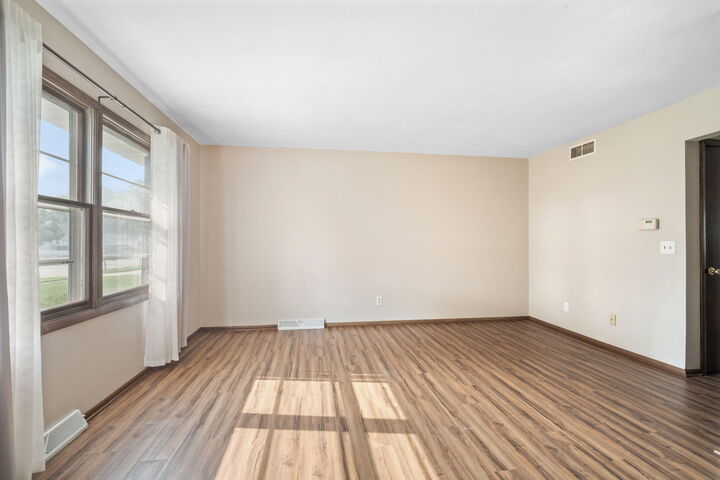 Property Photo:  754 Imperial Ct  WI 53095 