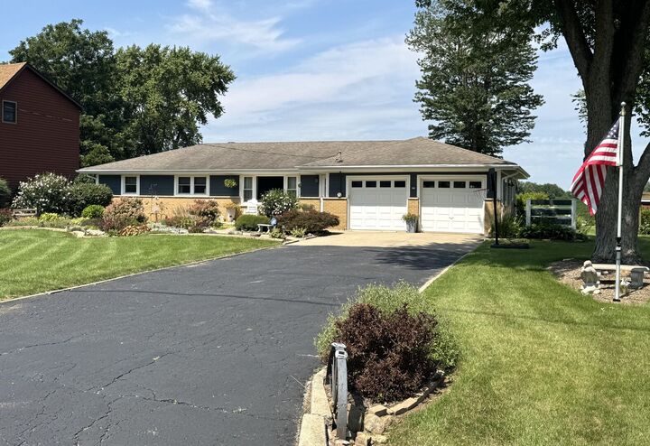 Property Photo: 1554 S Sandbar Road IL 60901