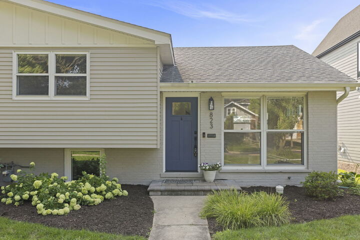 Property Photo: 823 N Ellsworth Street IL 60563