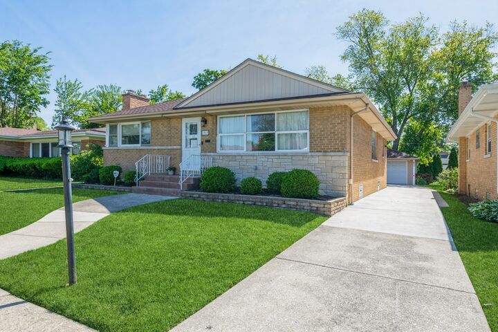 1919 Sunnyside Avenue  Westchester IL 60154 photo