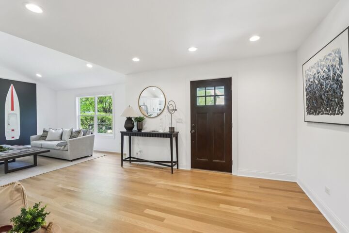 Property Photo:  629 N Lincoln Avenue  IL 60134 