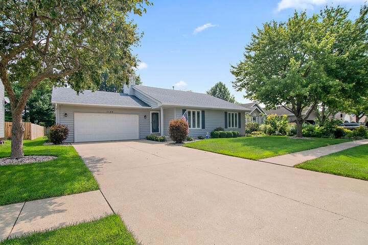 Property Photo: 1154 King Arthur Lane IL 60914