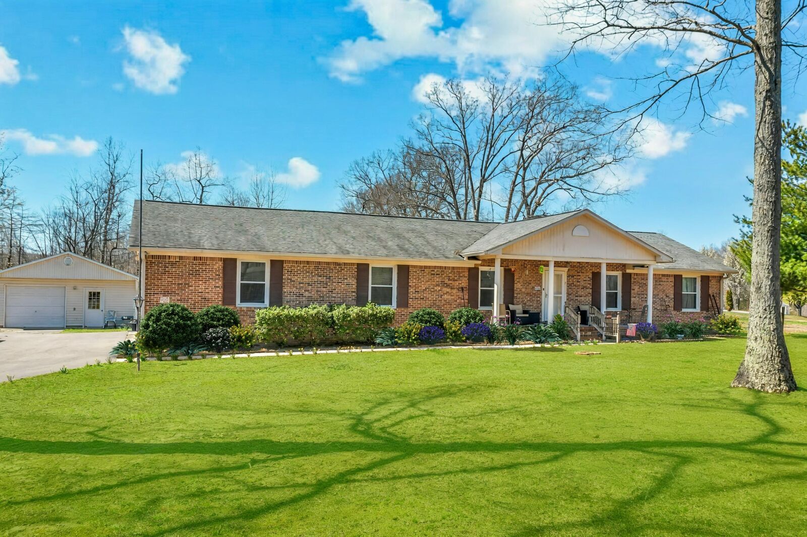 Property Photo: 203 Larkway Dr TN 37388
