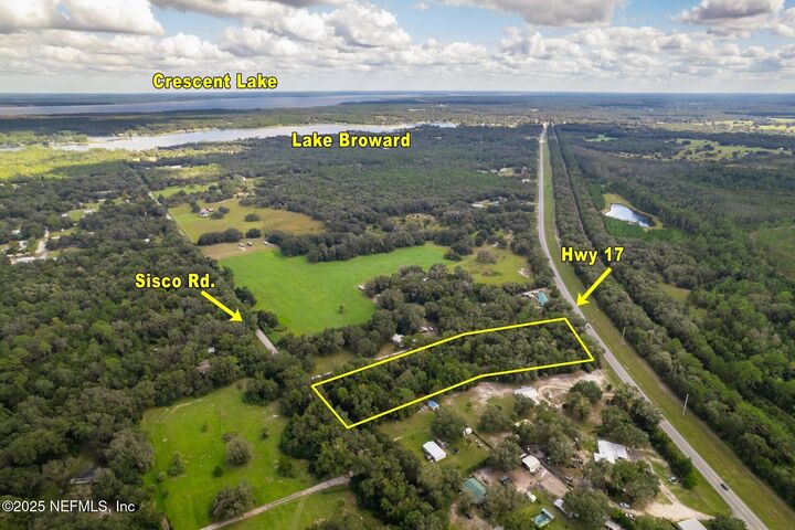 Property Photo:  1558 Highway 17  FL 32181