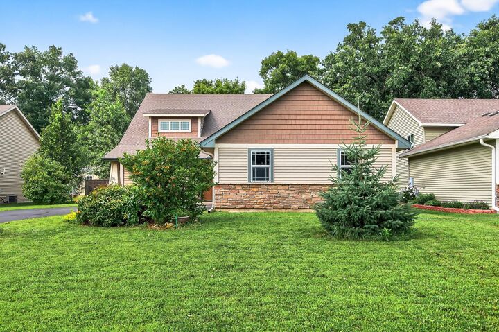 Property Photo:  35 E Pullman Avenue  MN 55071 