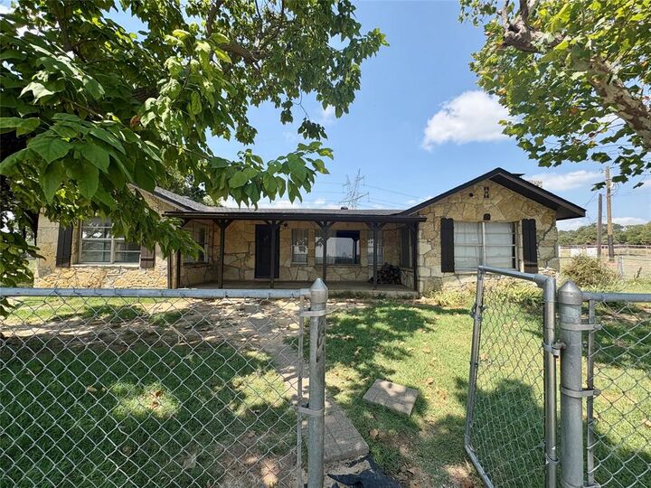 Property Photo:  177 County Road 3940  TX 76487 