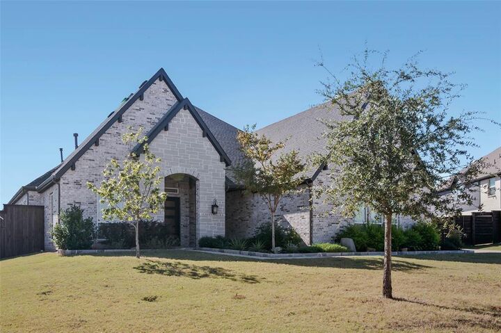 Property Photo: 619 Stonehollow Drive TX 76208