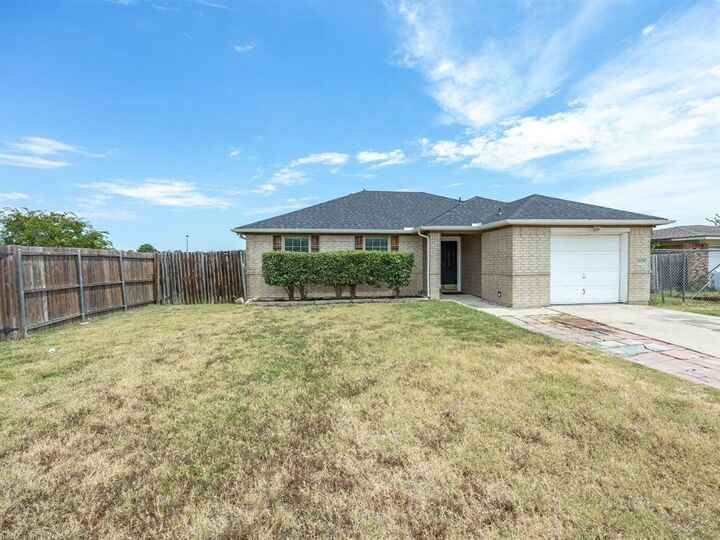 Photo de la propriété:  1929 Bolingbroke Court  TX 76140 
