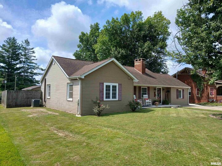 Property Photo:  403 W 8th Street  IL 62951 