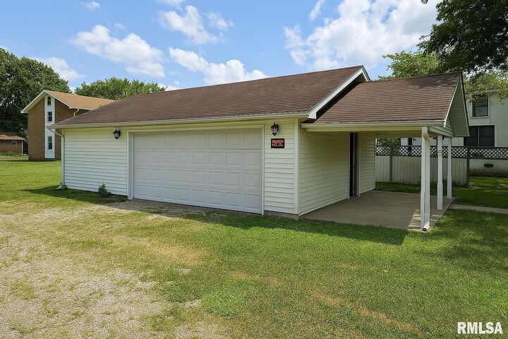 Property Photo:  506 S 4th Street  IL 62932 