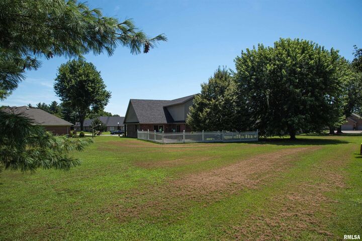 Property Photo:  1602 Carmie Lane  IL 62959 