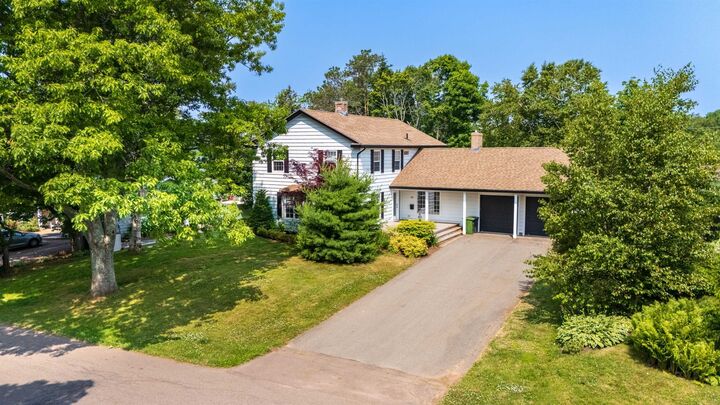 Photo de la propriété: 85 Prince Charles Drive PE C1A 3C1
