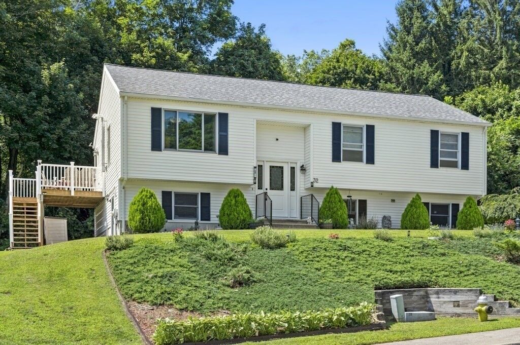 Property Photo: 32 Willow Lane MA 01550
