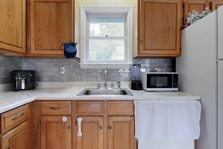 Property Photo:  35 Cedar St 4  MA 01440 