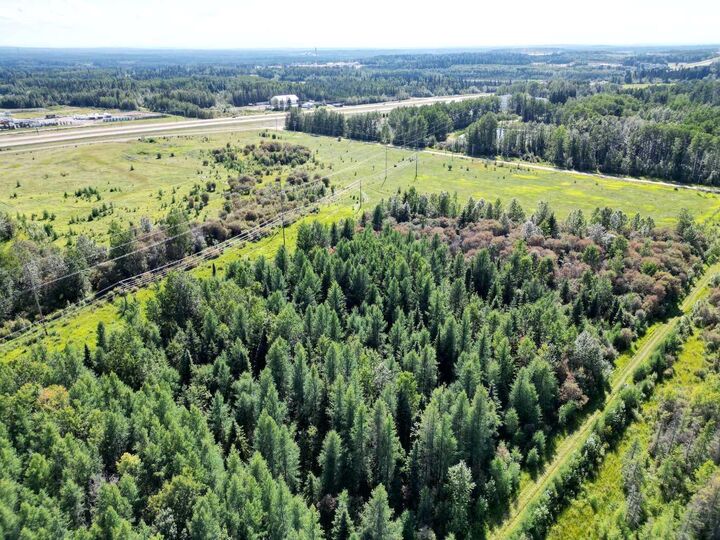 Property Photo:  18032 Township Road 532A  AB T7E 1V6 