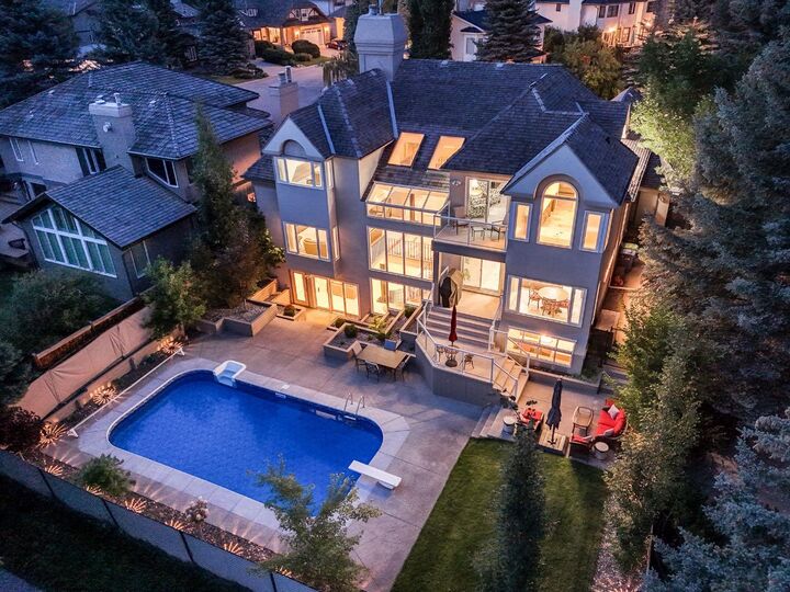 Property Photo:  42 Woodhaven Crescent SW  AB T2W 5S3 