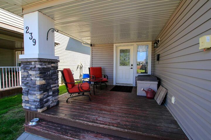Property Photo:  239 Cedar Square  AB T4M 0A1 