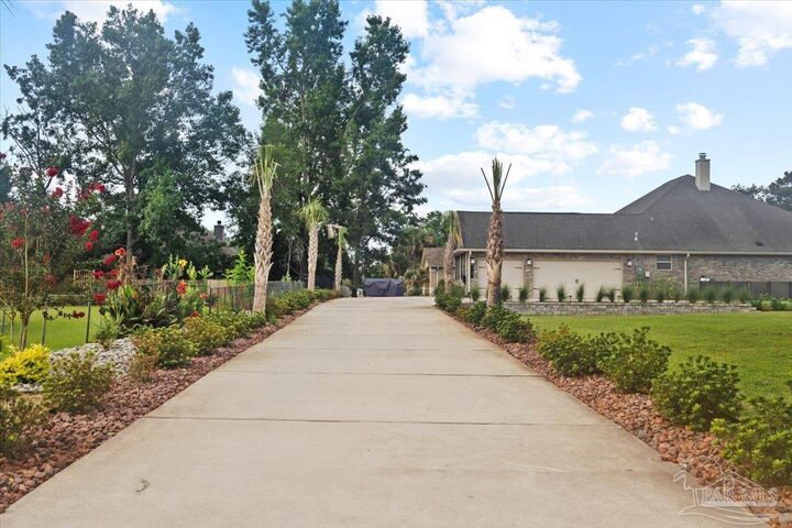 Property Photo: 7191 Apples Way FL 32566