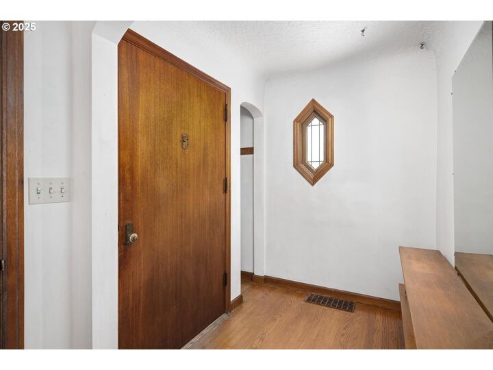 Property Photo: 3022 SE Risley Ave OR 97267