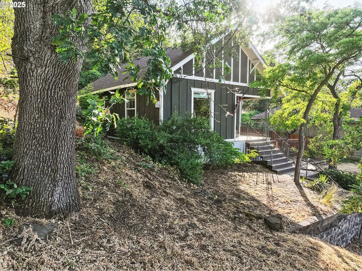 Property Photo:  608 E 4th St  OR 97058 