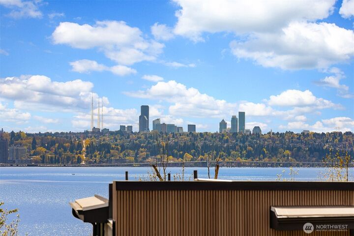 Property Photo:  212  5th Avenue W  WA 98033 