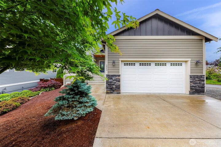 Property Photo:  3860  Lindsay Avenue  WA 98229 