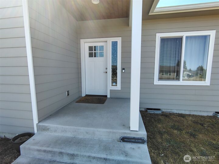Property Photo:  1428  Rook Dr  WA 98362 