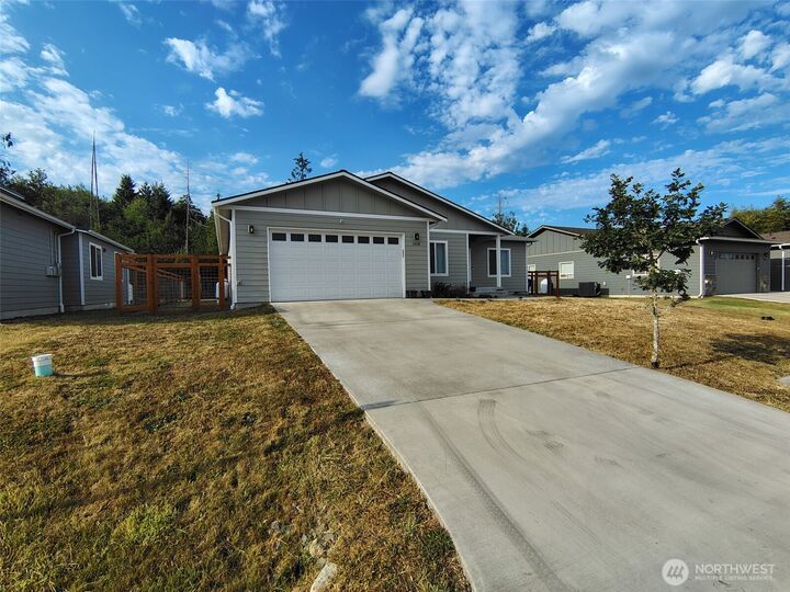 Property Photo: 1428 Rook Dr WA 98362