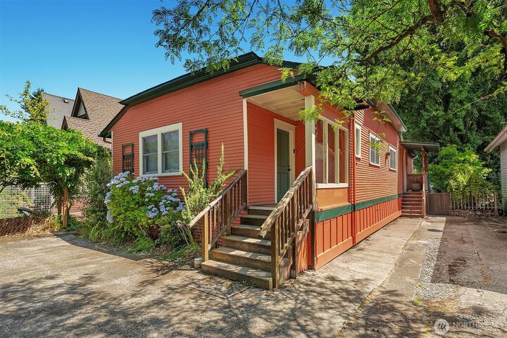 516  23rd Avenue E  Seattle WA 98112 photo