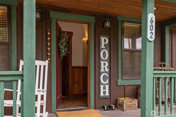 Property Photo: 602 S 1st Street WA 98941