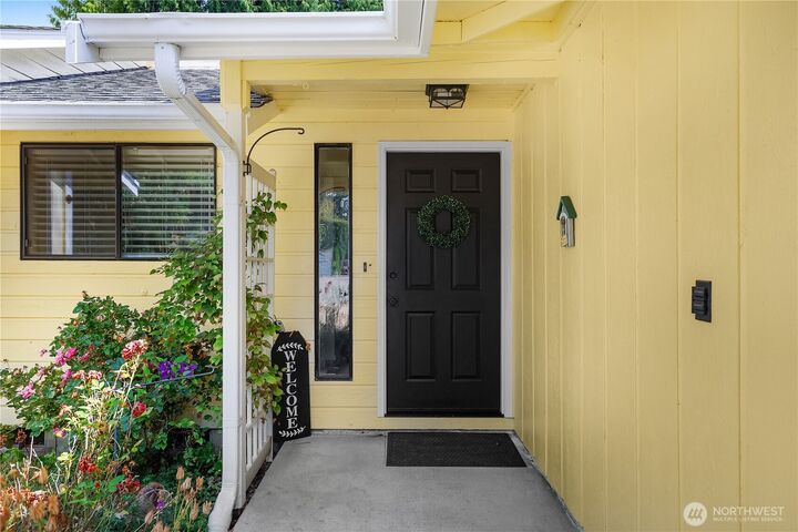 Property Photo: 4833 27th Ave Court SE WA 98503