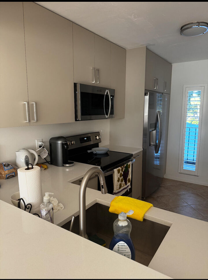 Property Photo:  22 Royal Palm 2040 Way 2040  FL 33432 