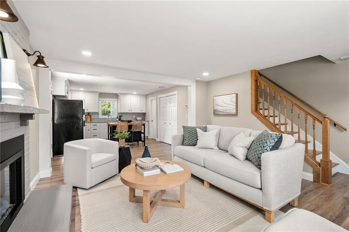 Property Photo:  476 Green End Avenue  RI 02842 