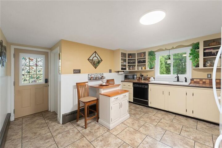 Property Photo:  25 Hillview Avenue  RI 02896 